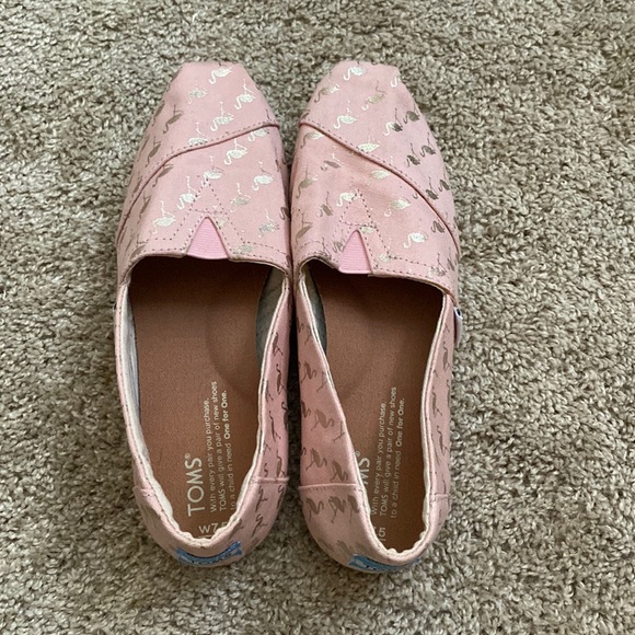 Toms light pink flats with gold flamingoes. Size 7.5 - Picture 1 of 3
